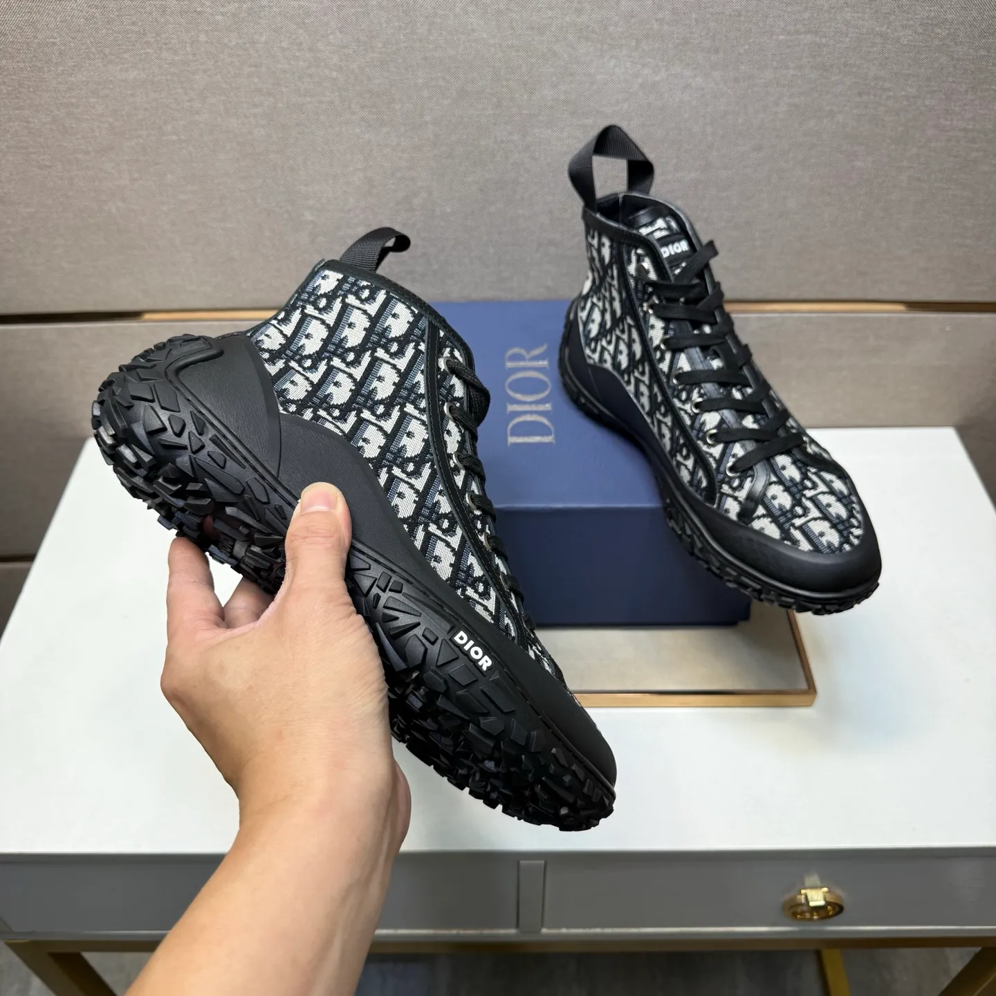 ⬛️Men's shoes 💰p460 [Dior～] Men's casual high-top shoes 2025z cabinet sales simultaneously 🔶Size: 39-44 #️⃣ 🔷2 colors🔜The upper is made of multi-material splicing➕Genuine leather lining, comfortable and breathable, sole: original comfortable and wear-resistant outsole, ⚠️Real shot📱Photographed🎬The real thing is better📢📢📢